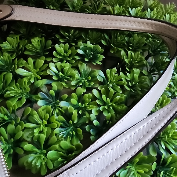 GUC Coach Dot Hallie Tote Melon & Ivory Fabric w/Ivory Leather Trim Pockets - Picture 11 of 13